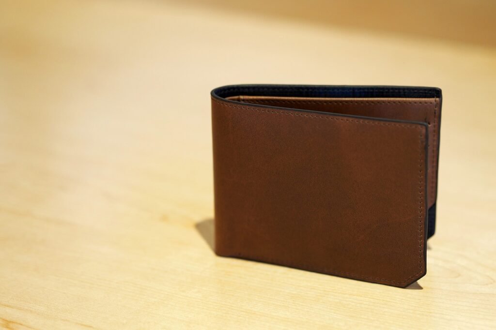 Finding Your Ideal Wallet: Tips for Selecting the Right Size and Style